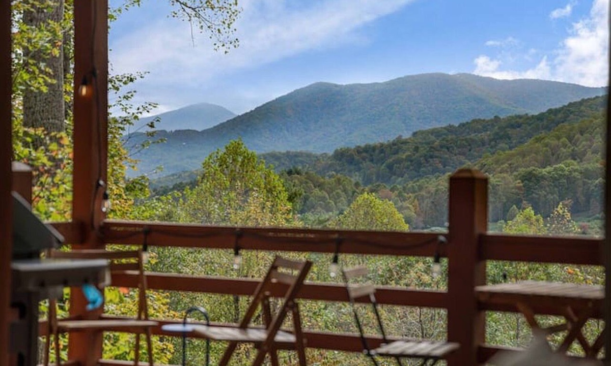 Waynesville House | Cabin Royale | Long-Range Mountain Views + Hot Tub | Game Room Bar | Fire Pit | Pet-Friendly