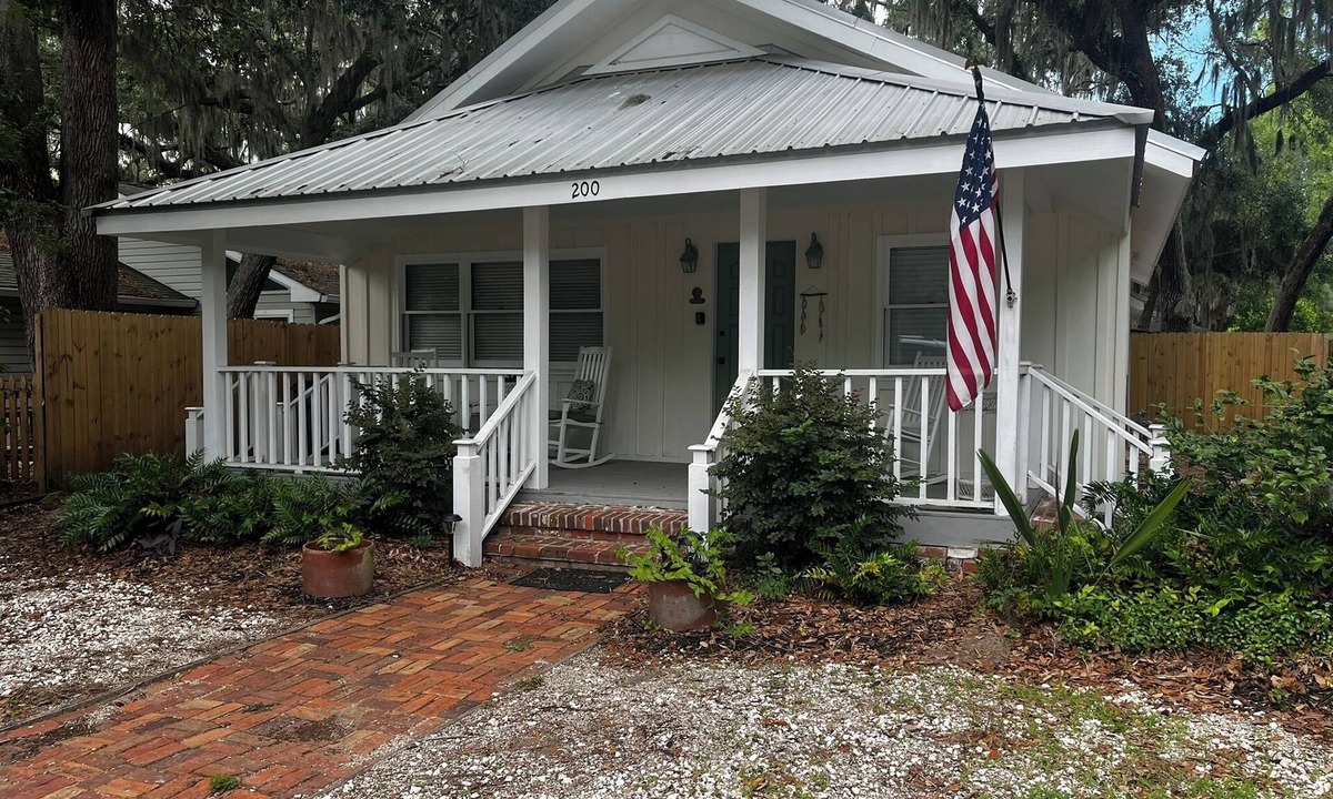 Saint Simons Island Cottage | Callaway Cottage nestled under moss draped oaks, pet friendly, across from park