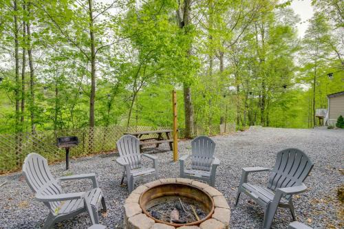 Sevierville House | Camp-Style Cabin Near Pigeon Forge: Fire Pit, Deck