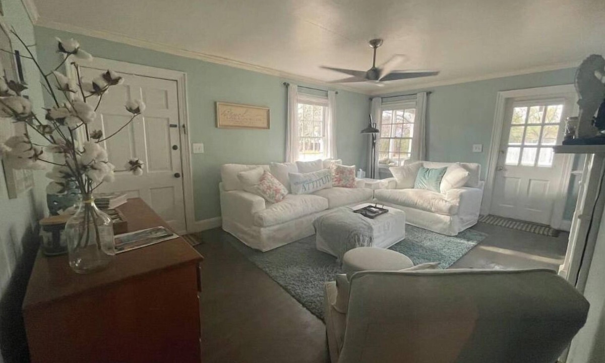 Edenton House | Cape Cod cottage close to Prembroke Creek