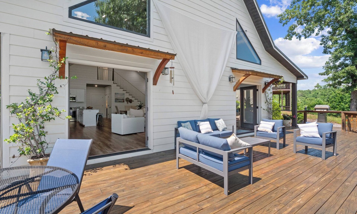 Crane Hill House | Casa Lago - Smith Lake beauty! Lakefront retreat!