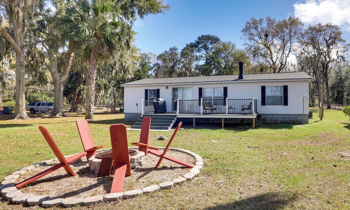 Midway House | Cast & Relax! Peaceful Lake House in Midway