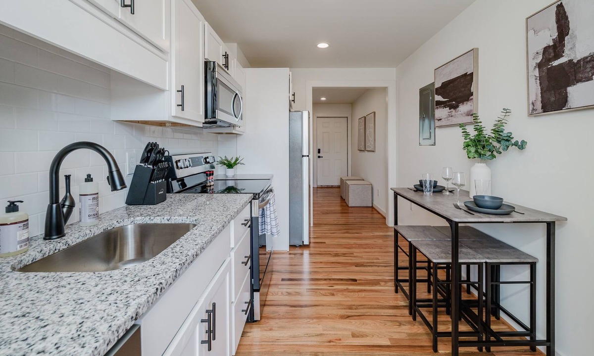 Civil Rights Historic District Condo | Central Duo Suites- Ample Parking/King Beds/Groups