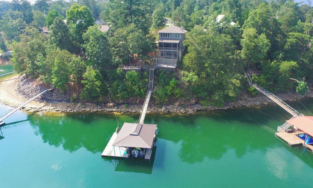 Crane Hill House | Central Perk - pet friendly, luxury cabin feel, coffee!