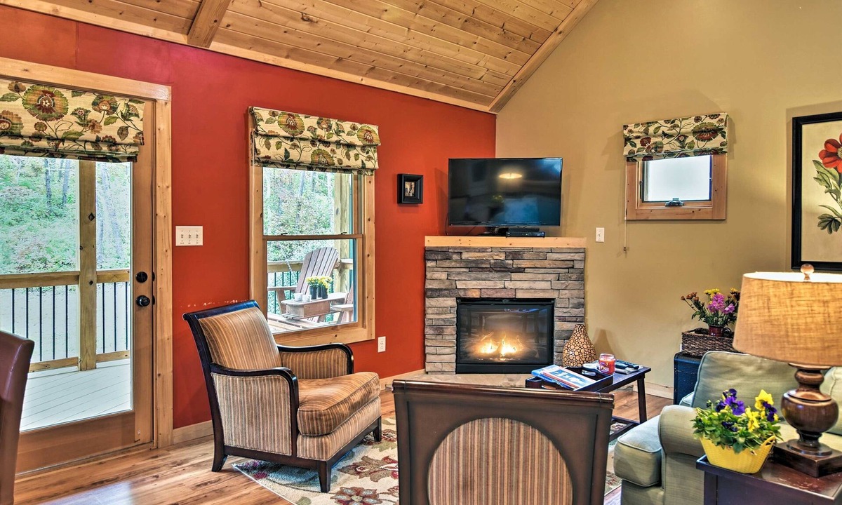 Weaverville Cabin | Chanterelle Cabin w/Hot Tub, Fireplace - Near Asheville!