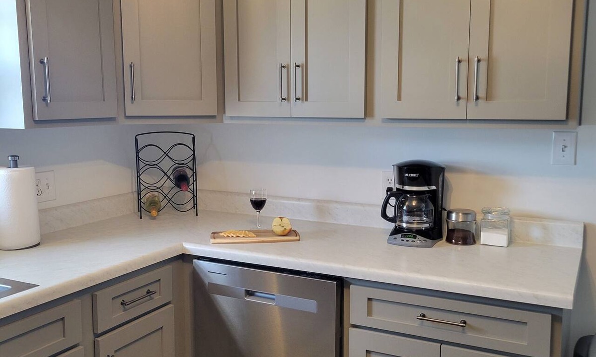Houston County House | Charm Meet Convenience 3-bedroom house in Bonaire with WiFi on a large lot