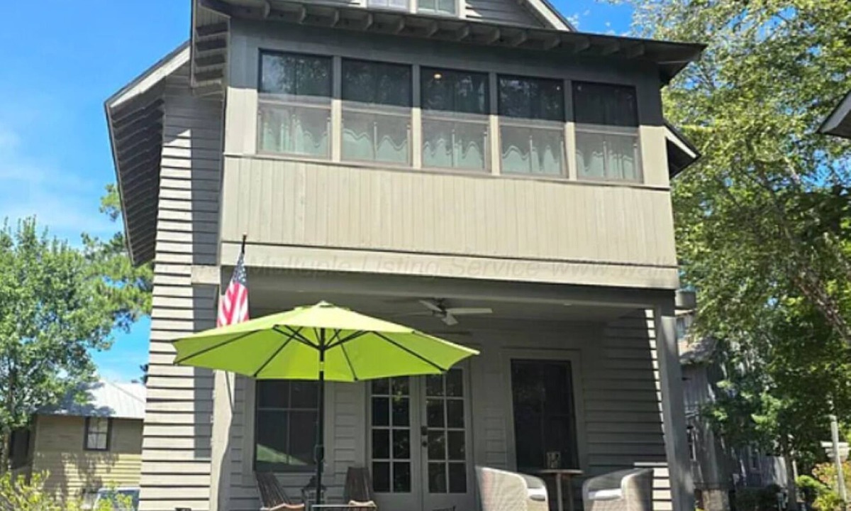 Logan Cabin | Charming 3-bedroom cabin in fabulous Silver Rock Neighborhood on Smith Lake.