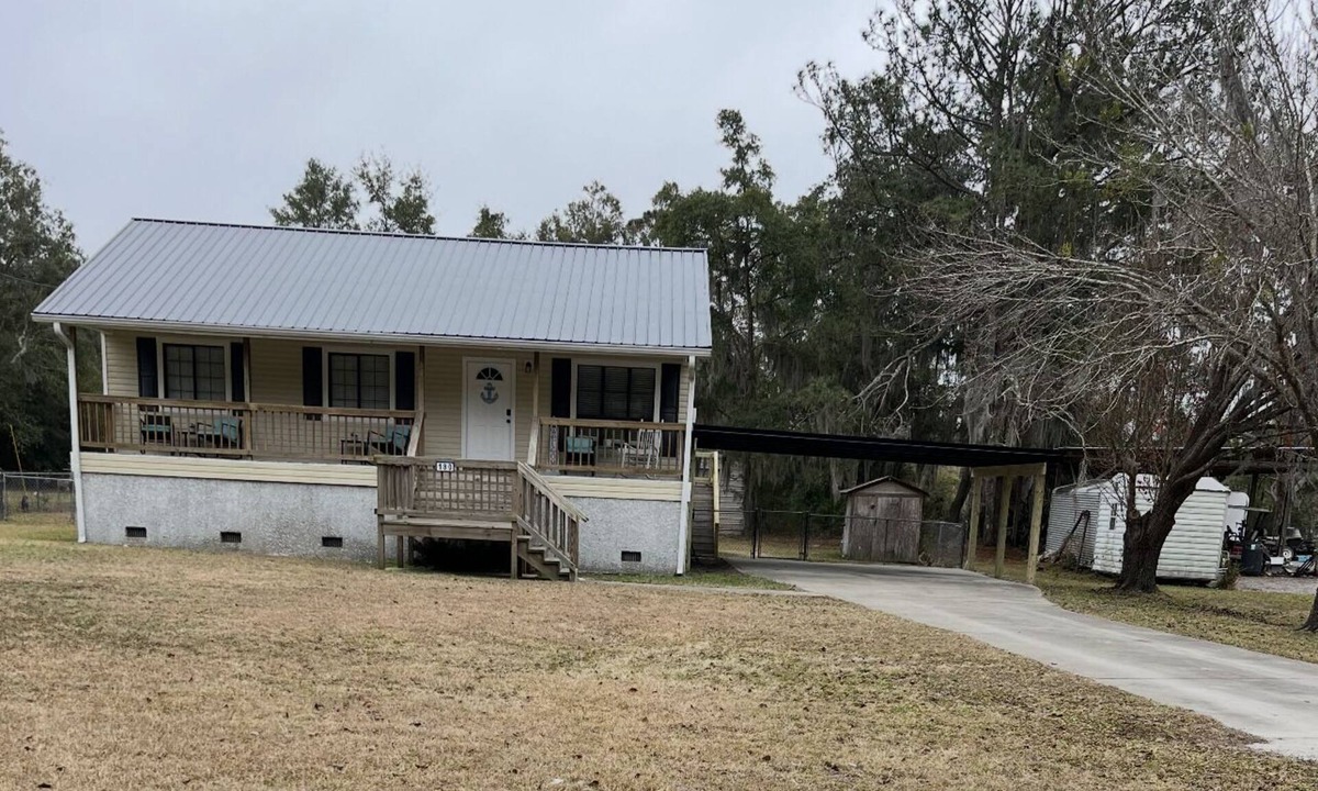 Brunswick House | Charming 3-bedroom house nestled on Blythe Island with a fenced in back yard