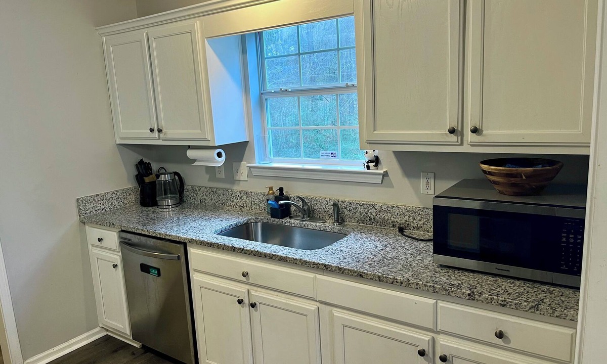 Jonesboro House | Charming 3-bedroom house in Metro Atlanta