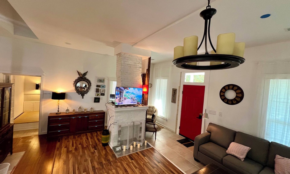 Macon House | Charming 3-bedroom house with yoga room in enchanting Macon