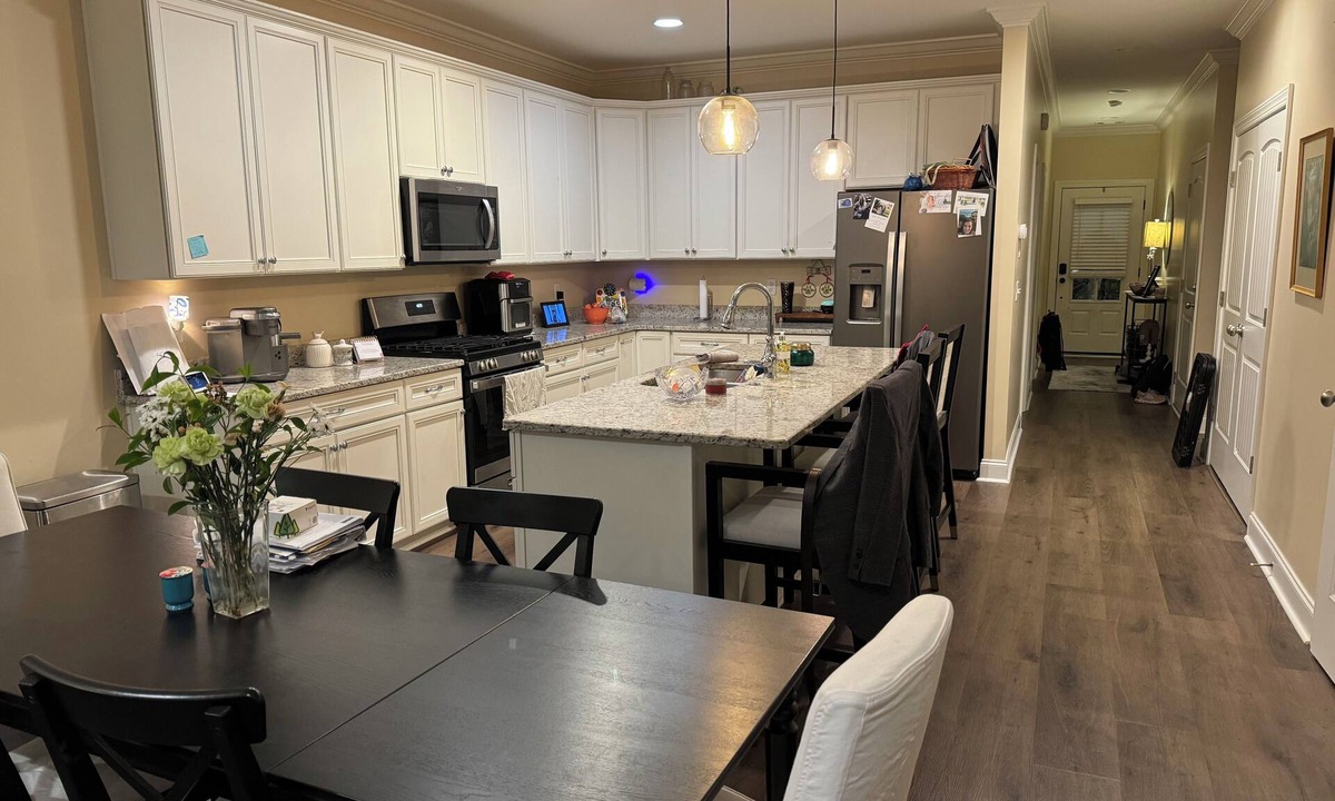Auburn House | Charming 3-bedroom townhome with WiFi and AC in Auburn