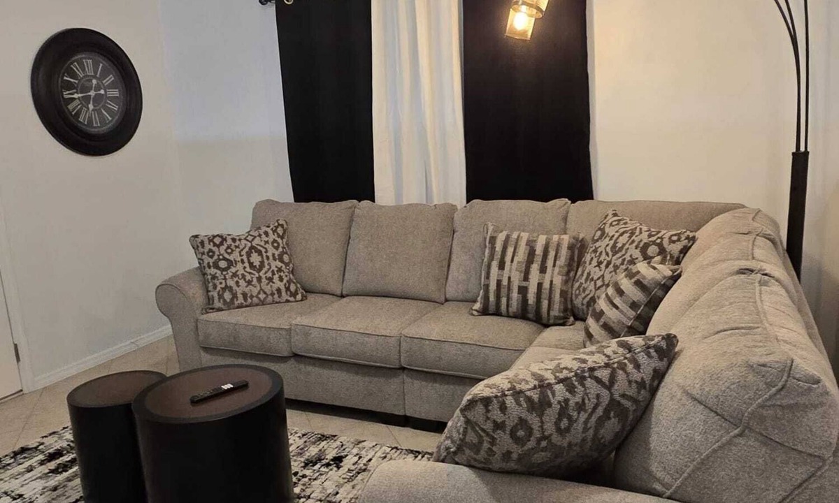 Arlington House | Charming 3 bedroom 2 bathroom's house with Wi-Fi and AC in fabulous Jacksonville