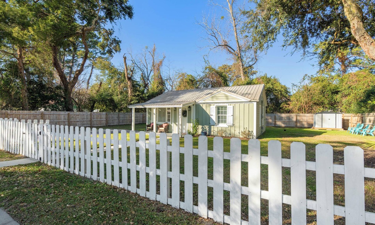 Polk Village Cottage | Charming Marsh Retreat near DT Beaufort, Restaurants, Stores, MCAS Military Base