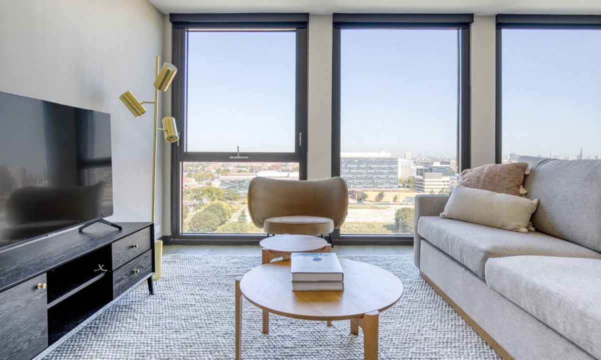 Illinois Medical District Apartment | Charming Medical District 1BR w/ Gym + W/D, 1 block to L, by Blueground