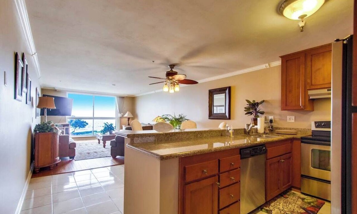 North Pacific Beach Condo | Charming Oceanfront view condo, pool, and parking