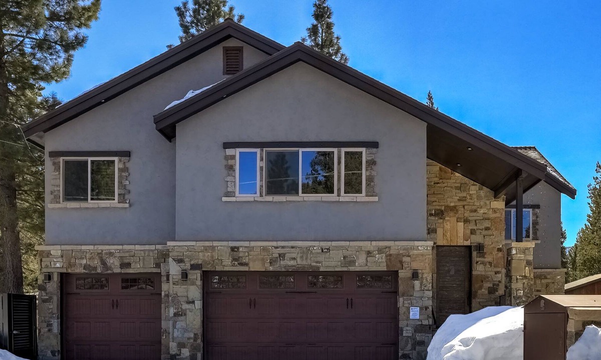 Tahoe Paradise House | Chateau de Navahoe - Rooftop hot tub, luxury, and style!