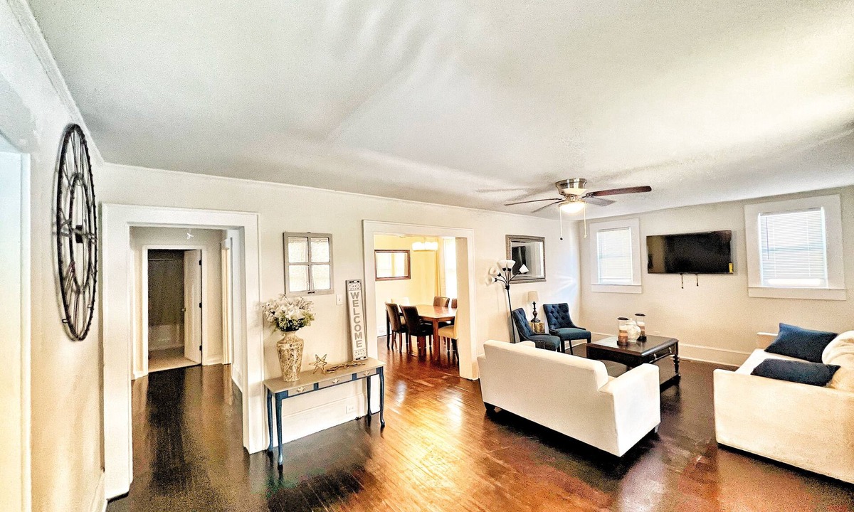 Wesley Heights House | Cheerful and cosy 3-bedroom bungalow ♥