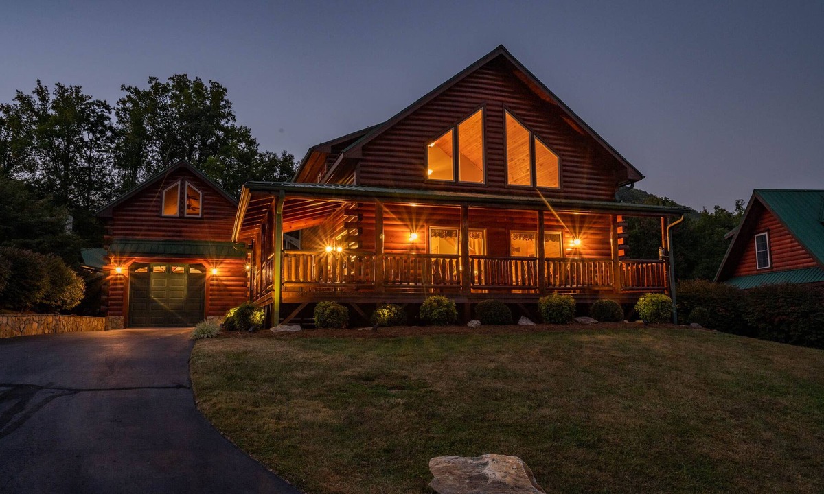 Maggie Valley Cabin | Chestnut Lodge ~ by Willow Tree Cabins