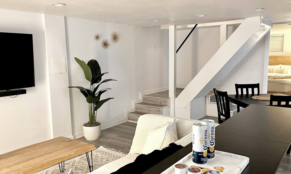 Atlanta Apartment | Chic Basement Suite ATL - Private Entrance & Free Charge and Park