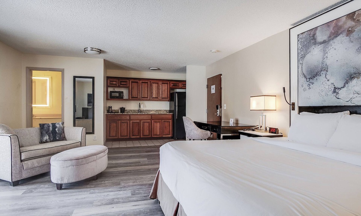 Pooler Hotel | Clarks Inn Savannah Airport