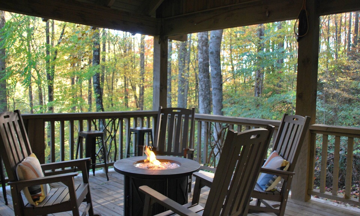 Sylva House | Close to Sylva and WCU, Privacy and Convenience