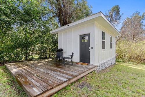 Gulfport Apartment | Coastal Cabana Studio - Close to beach and Mississippi City