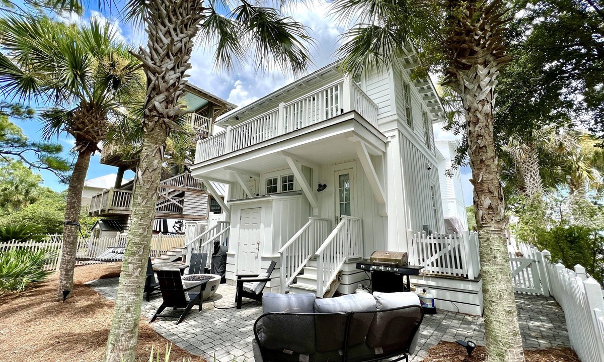 Sunnyside Cottage | Coastal Comfort 2 BR Cottage Private Pool