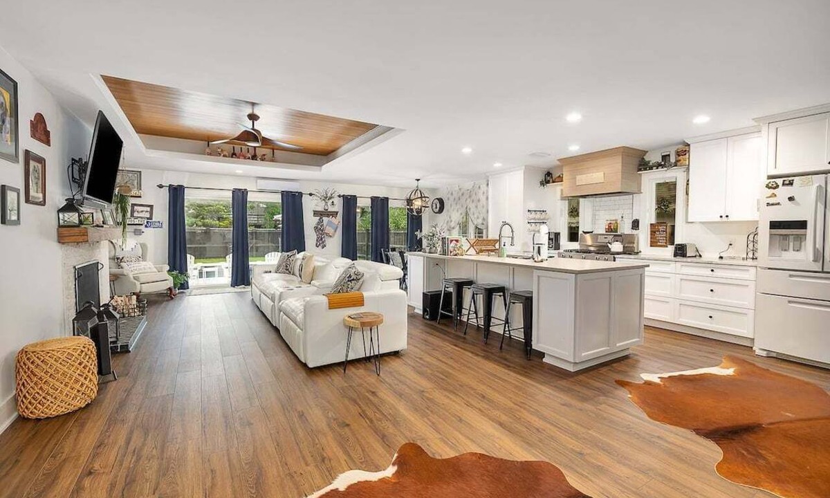 Saint Simons Heights House | Coastal Cowbell | Luxury 3BR Saltwater Pool Home St. Simons Island Near Beach
