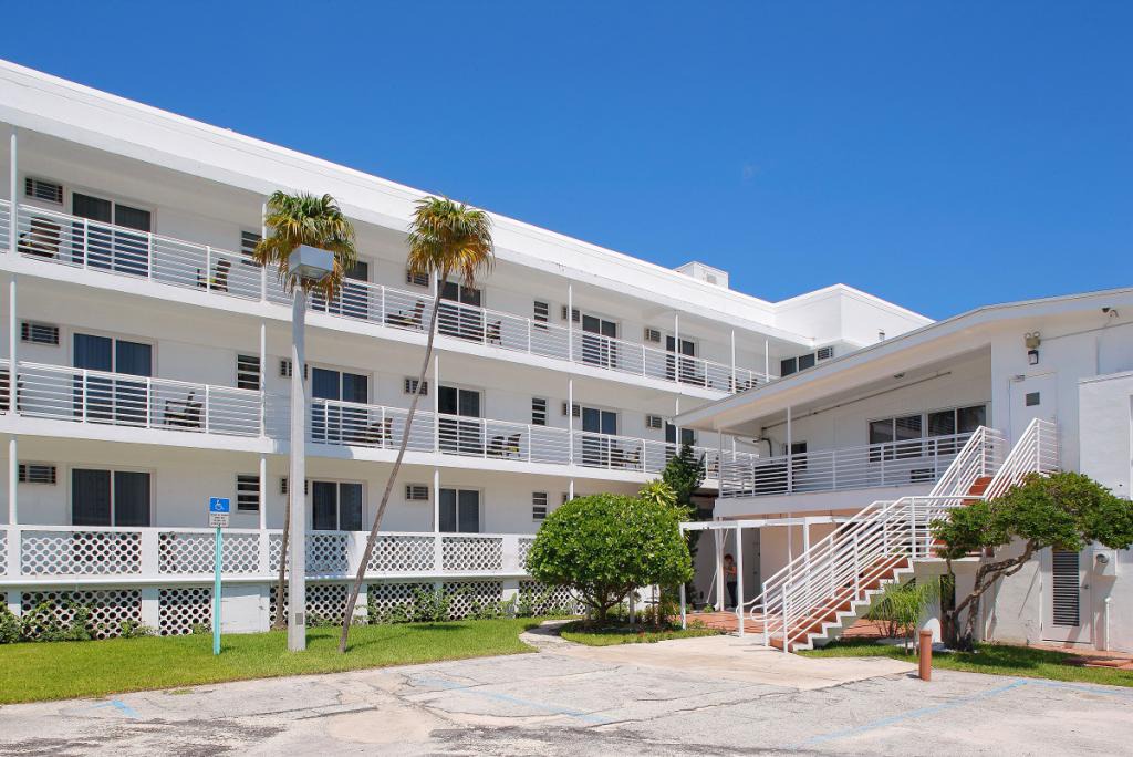 North Beach Hotel | Collins Hotel