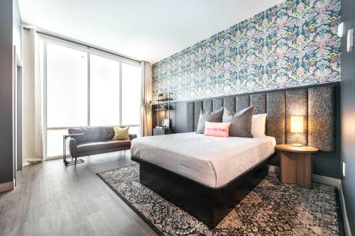 Macon Apartment | Colorful and Bright Stay near Capricorn Studios
