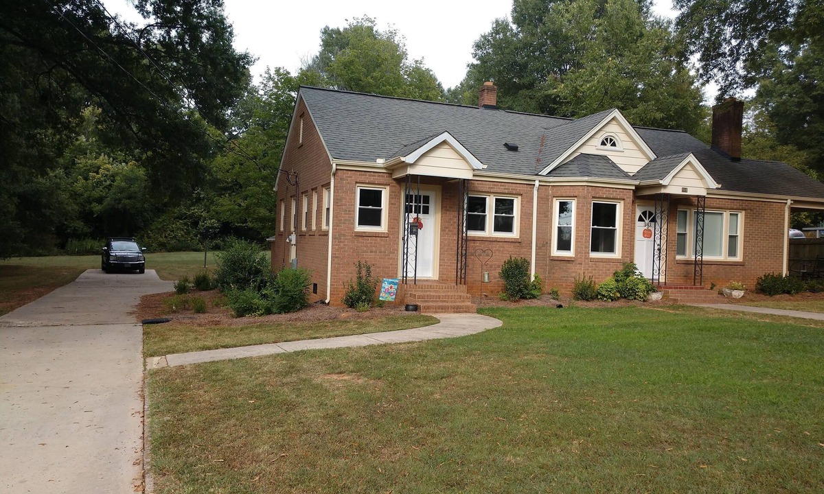 Mooresville House | Completely renovated single family home with new furnishings.