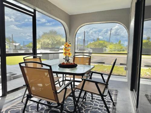 Caloosahatchee Apartment | Coral Breeze Escape