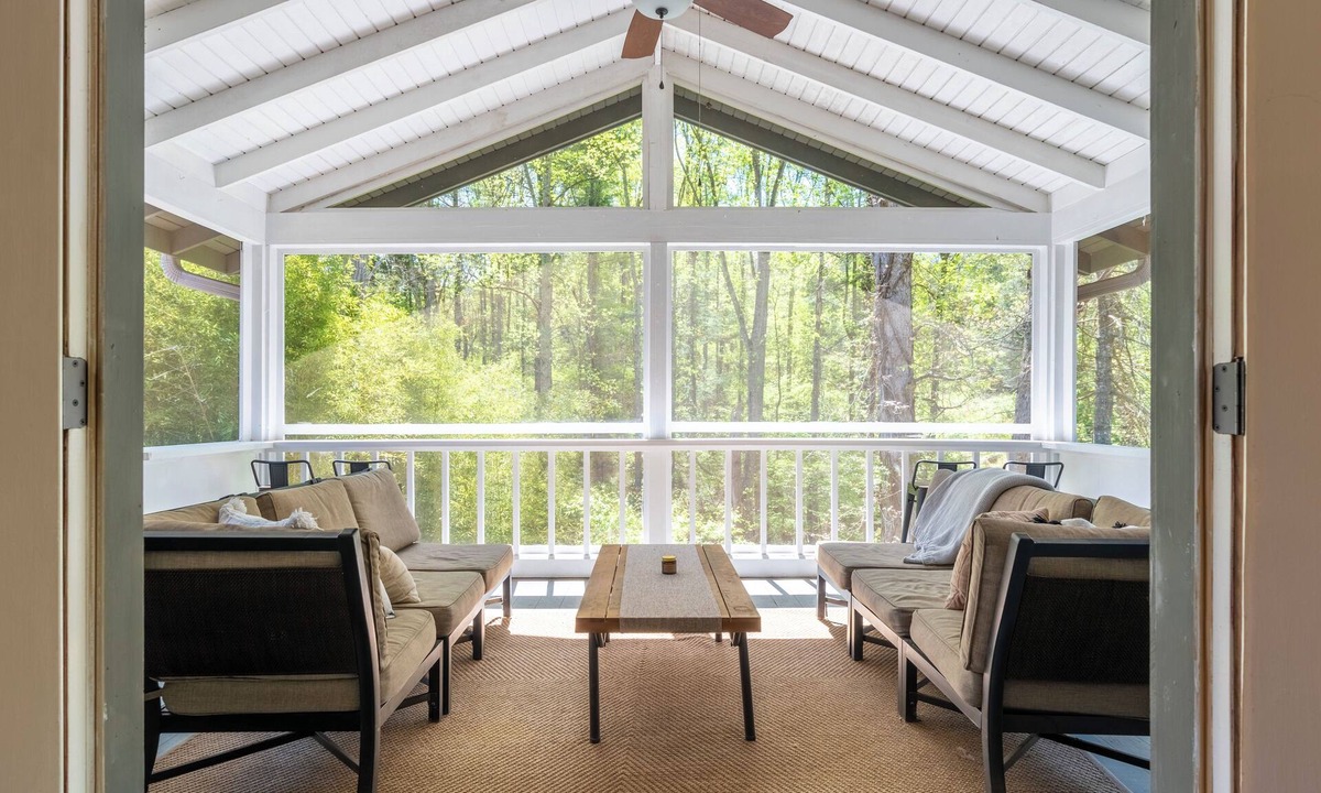 Alexander House | Cottage - 15 min to AVL - Creek, Hot Tub, Fire Pit