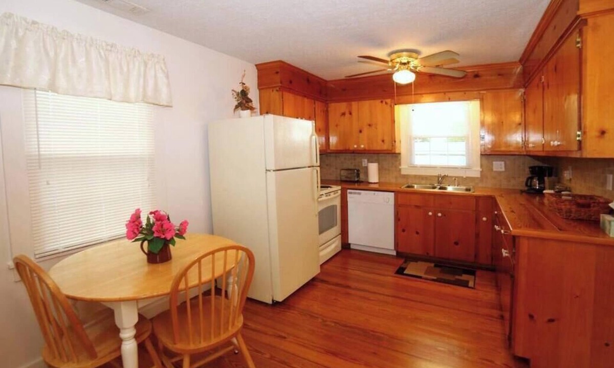 Aiken House | Cottage #8 - Pet-Friendly with Fenced Lawn