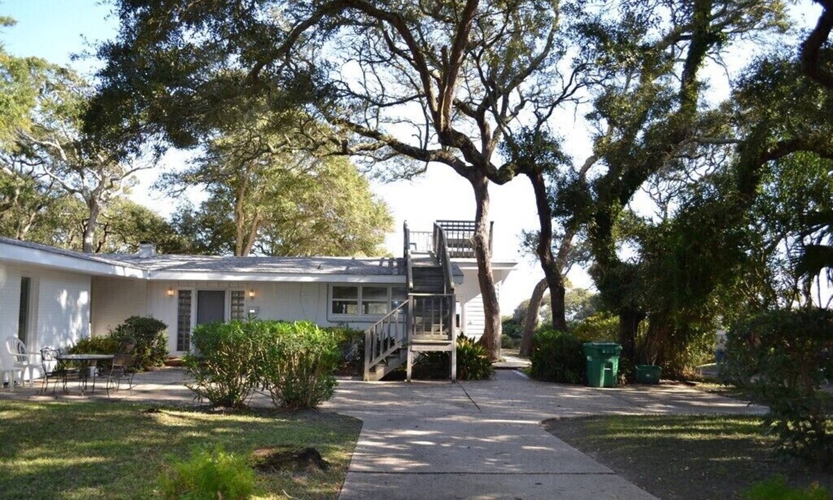 Jekyll Island House | Cottage By The Sea - Unit A 3 bedrooms, 2 bathrooms