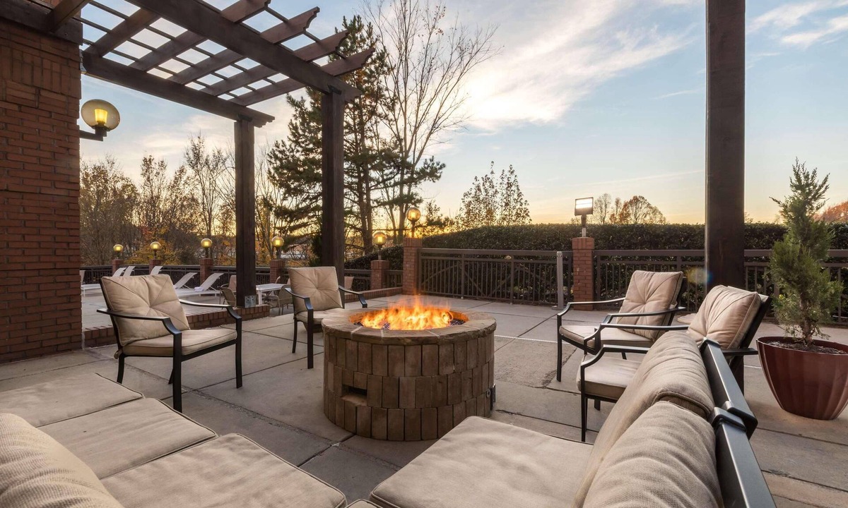Huntersville Hotel | Country Inn & Suites by Radisson, Lake Norman Huntersville, NC