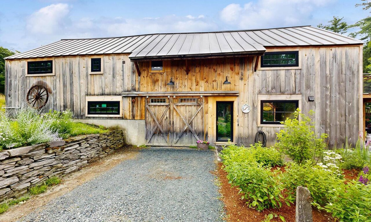 West Woodstock Apartment | Country retreat for rest, creativity, and renewal