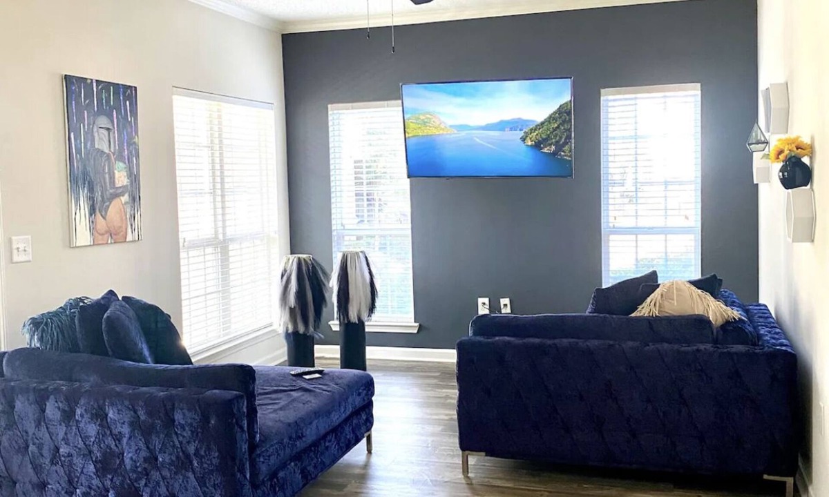 Greenbriar Apartment | Couples Staycation