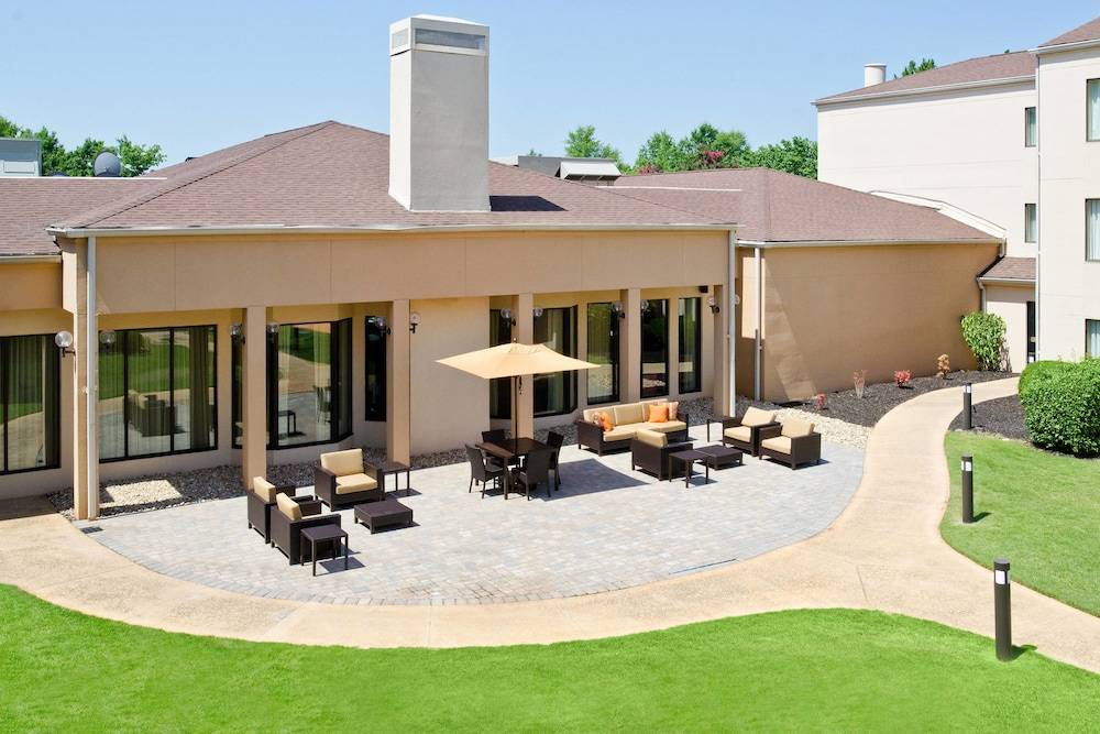 Huntsville Hotel | Courtyard by Marriott Huntsville University Drive