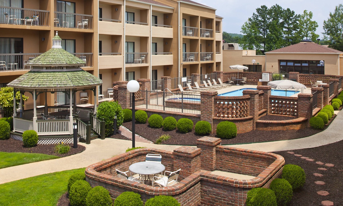 Huntsville Hotel | Courtyard by Marriott Huntsville University Drive