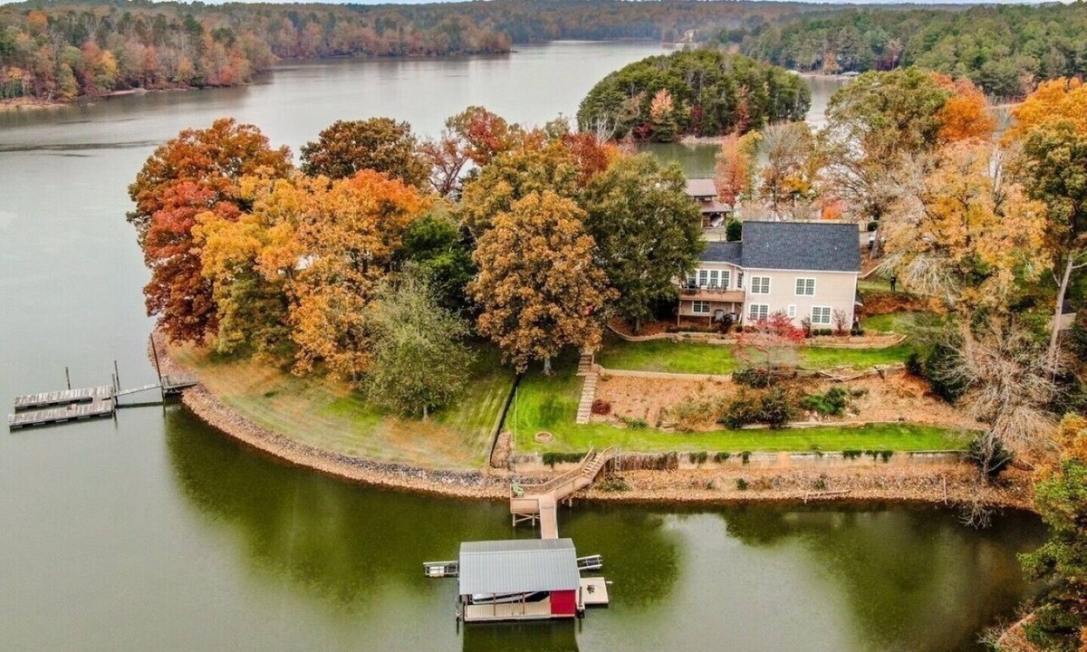 Troutman House | Coventry Cove Lakefront House