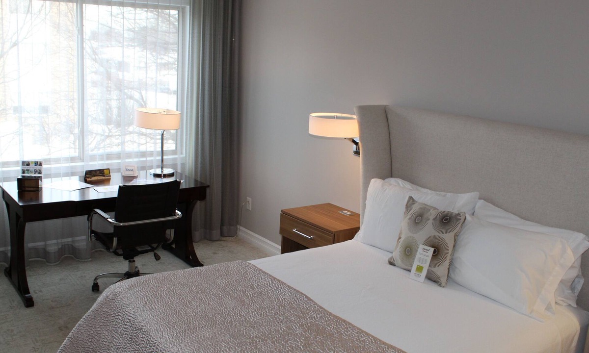Edina Hotel | Cozy 1-bed hotel room in Minneapolis boutique hotel