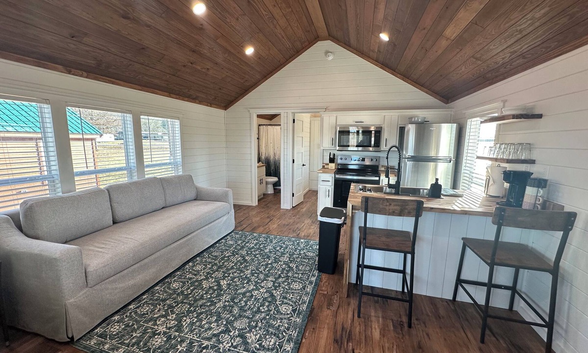 Cullman Cabin | Cozy 101 Cabin 1 bdrm on Smith Lake Located beside Smith Lake Park Boat Ramp
