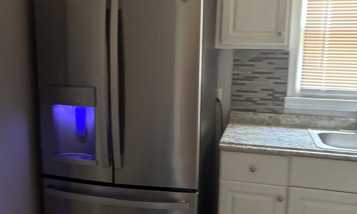 East Point House | Cozy 2-bedroom house just 12 min from the airport and a 2 min drive to Walmart