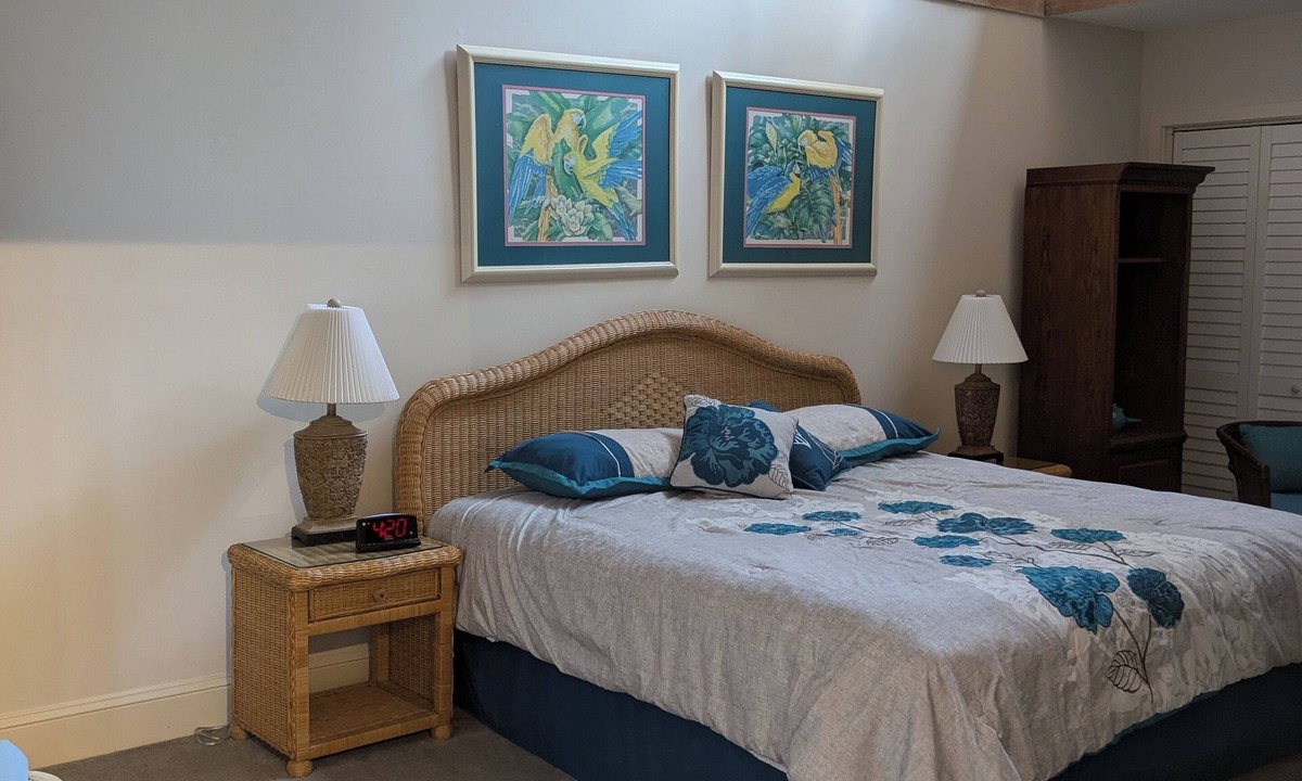 St. Simons Island Condo | Cozy 2-bedroom condo with sunroom on a beautiful golf course St. Simons Island.