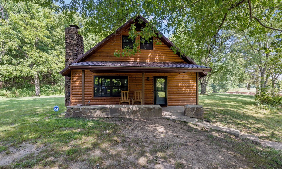 Maysville Cabin | Cozy 3-bedroom cabin close to Grand Lake - a quiet country retreat with a creek
