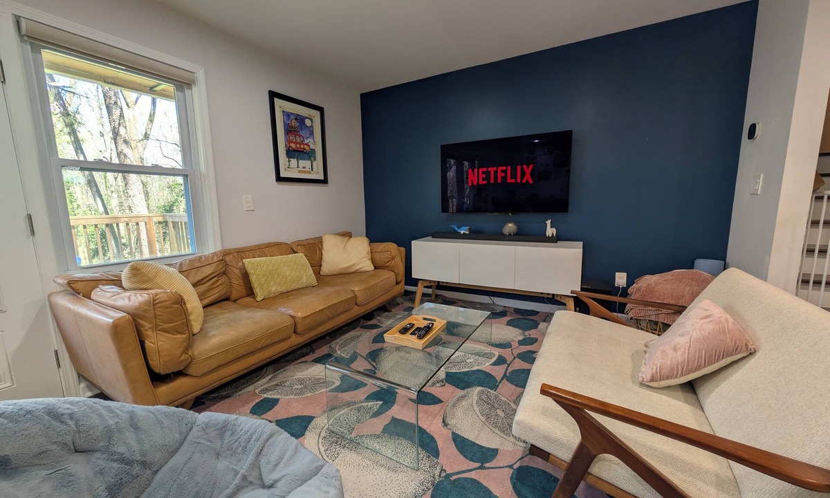 Atlanta House | Cozy Atlanta Home - MARTA to Stadium - Sleeps 10
