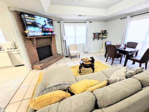 Church Street Apartment | Cozy Atlanta home, near Airport, WiFi, Parking & EV