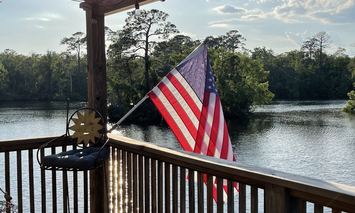 Fairhope Cabin | Cozy Cabin on the River