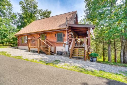 Sevierville House | Cozy Cabin w/Hot Tub < Half-Mi to Douglas Lake!